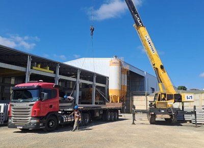 Caminhão H2F Move em operação